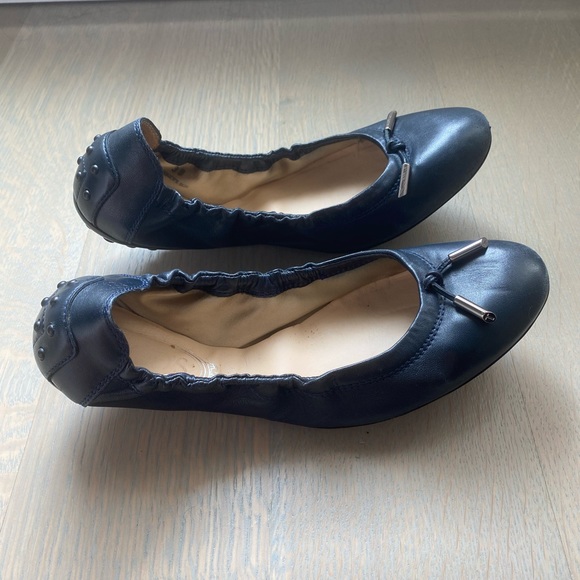 Tod’s women’s navy flats - Picture 5 of 8